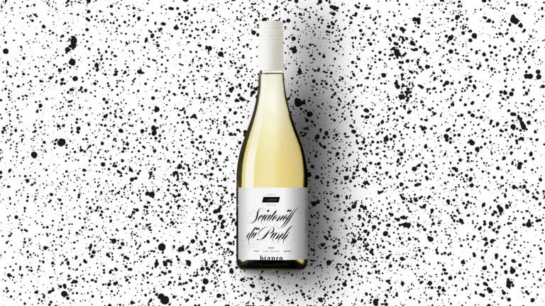 Weinflasche von Sciatonöff dü Punk - Winepunk Marco Zanetti, Italien - Design der Etiketten, Logo und Branding, Weinmarketing von der Designagentur Yummy Stories  