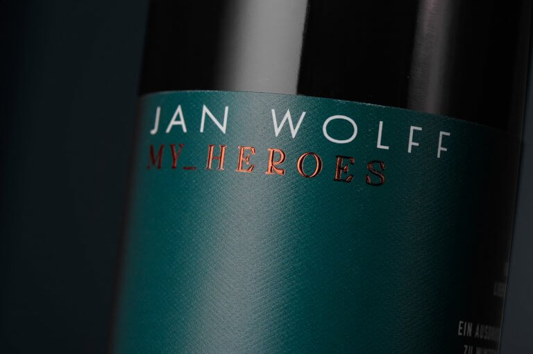 Markenentwicklung, Wein Packaging Design, Weinetiketten Design für das die Weinkollektion My Heroes von Wein Wolff der Markenagentur Yummy Stories